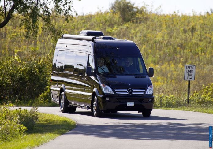 2014 Mercedes-Benz Sprinter - фотография 2 из 32