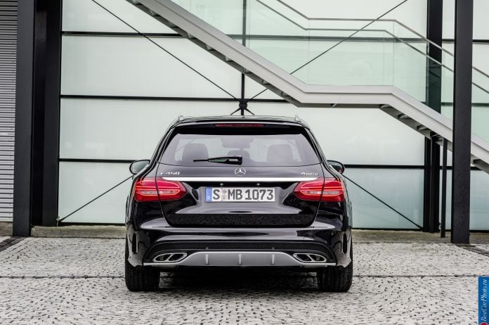2015 Mercedes-Benz C450 AMG 4Matic Estate - фотография 8 из 27 2015 Mercedes-Benz C450 AMG 4Matic Estate - фотография 8 из 27