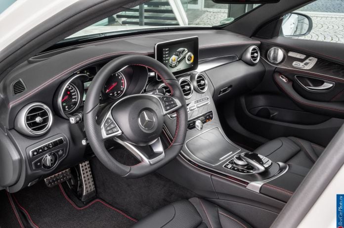 2015 Mercedes-Benz C450 AMG 4Matic Estate - фотография 18 из 27 2015 Mercedes-Benz C450 AMG 4Matic Estate - фотография 18 из 27