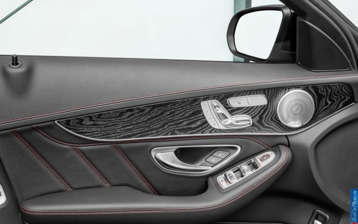 2015 Mercedes-Benz C450 AMG 4Matic Estate - фотография 21 из 27 2015 Mercedes-Benz C450 AMG 4Matic Estate - фотография 21 из 27
