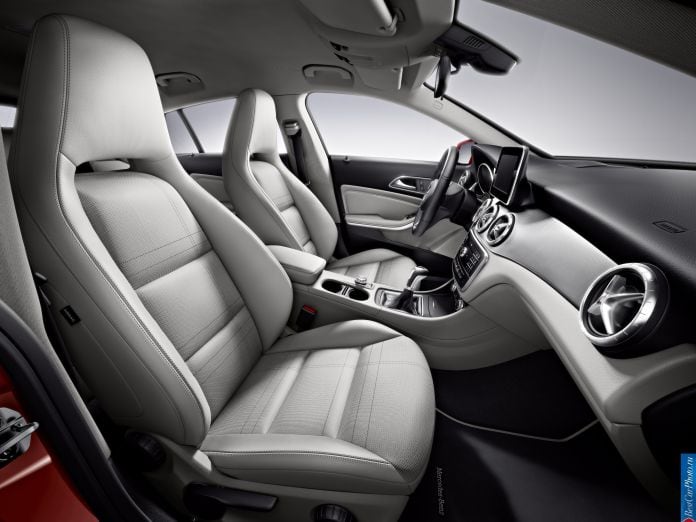 2015 Mercedes-Benz CLA Shooting Brake - фотография 20 из 23 2015 Mercedes-Benz CLA Shooting Brake - фотография 20 из 23