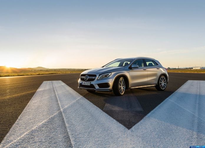 2015 Mercedes-Benz GLA 45 AMG - фотография 8 из 35