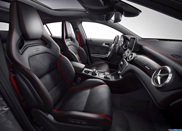 2015 Mercedes-Benz GLA 45 AMG - фотография 30 из 35