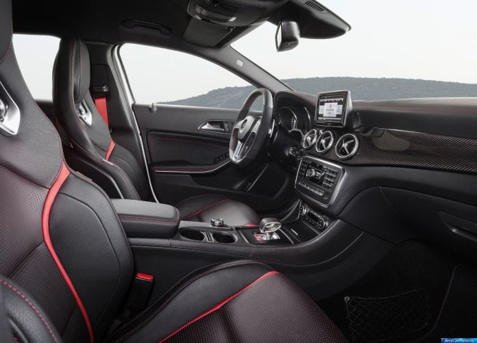 2015 Mercedes-Benz GLA 45 AMG - фотография 31 из 35
