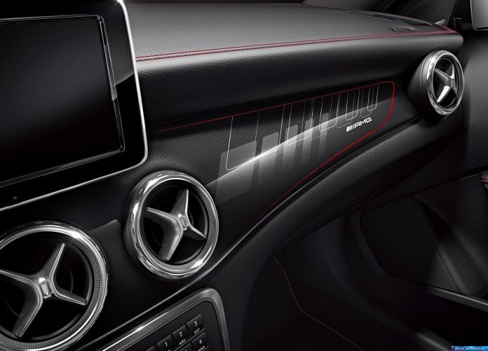 2015 Mercedes-Benz GLA 45 AMG - фотография 32 из 35 2015 Mercedes-Benz GLA 45 AMG - фотография 32 из 35