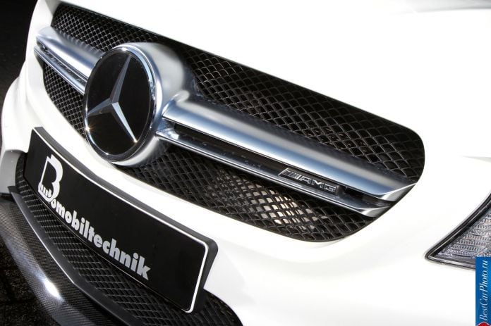 2015 Mercedes-Benz CLA45 AMG - фотография 4 из 8