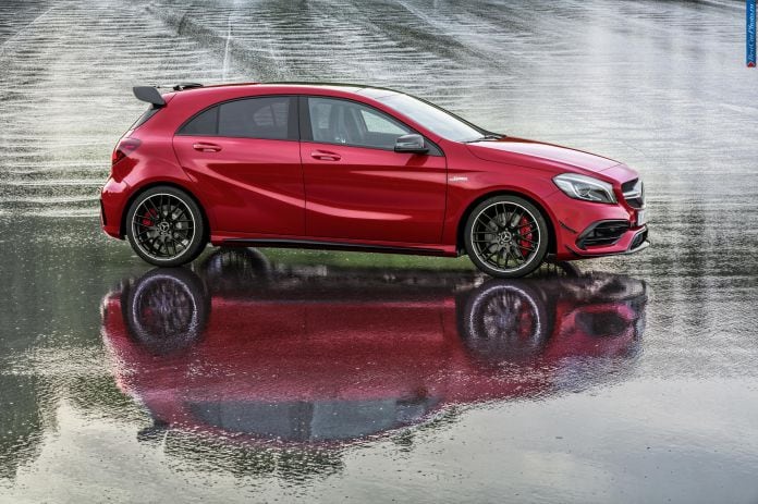 2016 Mercedes-Benz A45 AMG - фотография 5 из 15