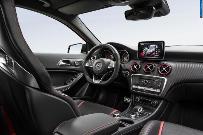 2016 Mercedes-Benz A45 AMG - фотография 14 из 15 2016 Mercedes-Benz A45 AMG - фотография 14 из 15