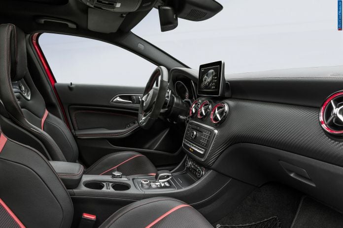 2016 Mercedes-Benz A45 AMG - фотография 15 из 15 2016 Mercedes-Benz A45 AMG - фотография 15 из 15