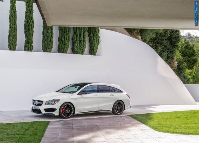 2015 Mercedes-Benz CLA 45 AMG Shooting Brake - фотография 12 из 62
