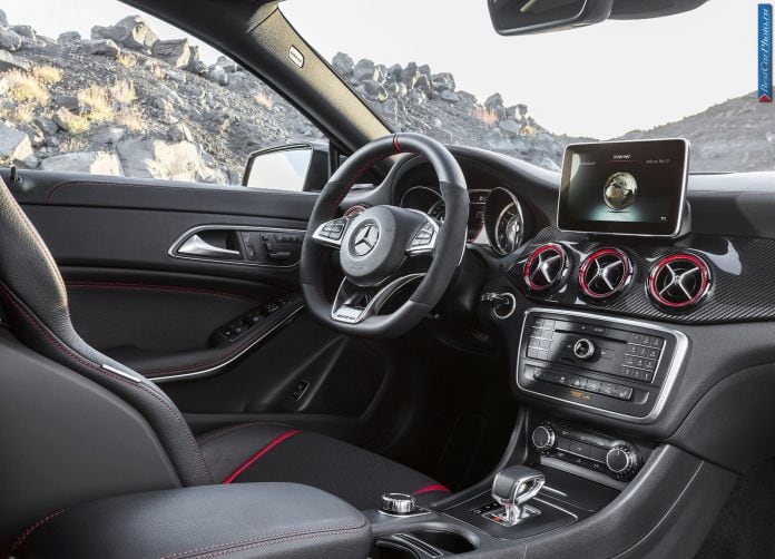 2015 Mercedes-Benz CLA 45 AMG Shooting Brake - фотография 35 из 62