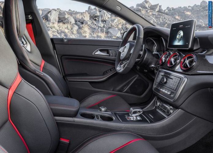 2015 Mercedes-Benz CLA 45 AMG Shooting Brake - фотография 39 из 62
