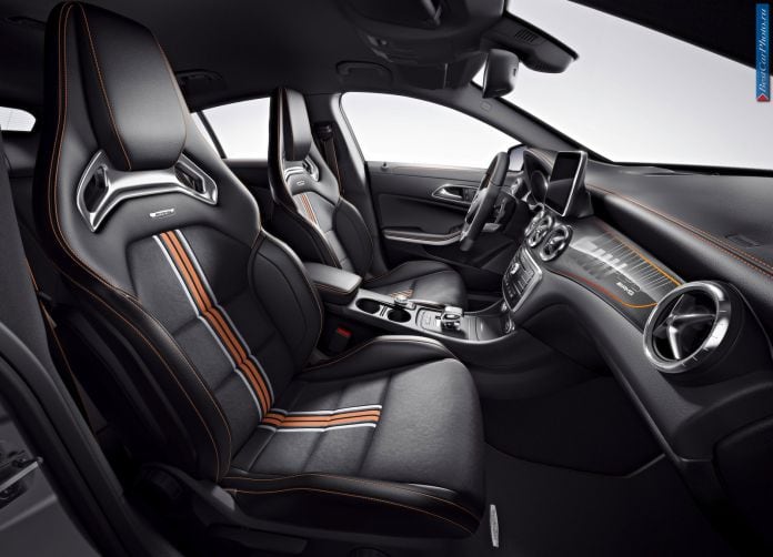 2015 Mercedes-Benz CLA 45 AMG Shooting Brake - фотография 40 из 62