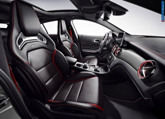 2015 Mercedes-Benz CLA 45 AMG Shooting Brake - фотография 41 из 62