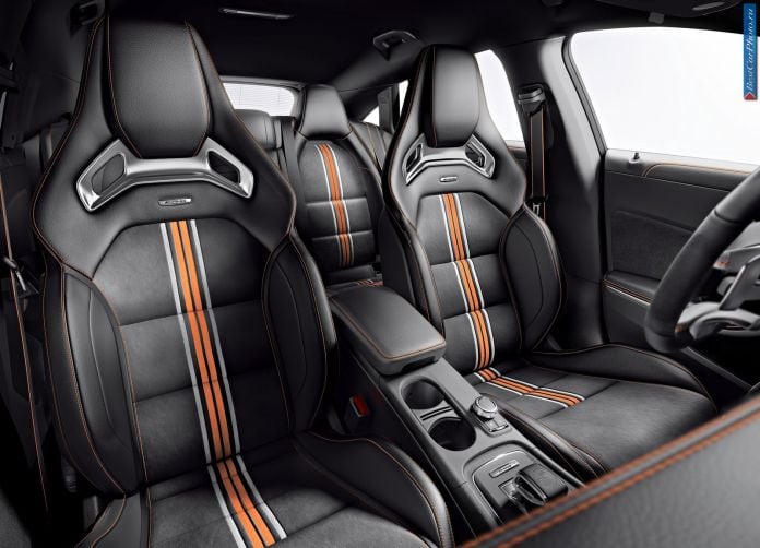 2015 Mercedes-Benz CLA 45 AMG Shooting Brake - фотография 42 из 62