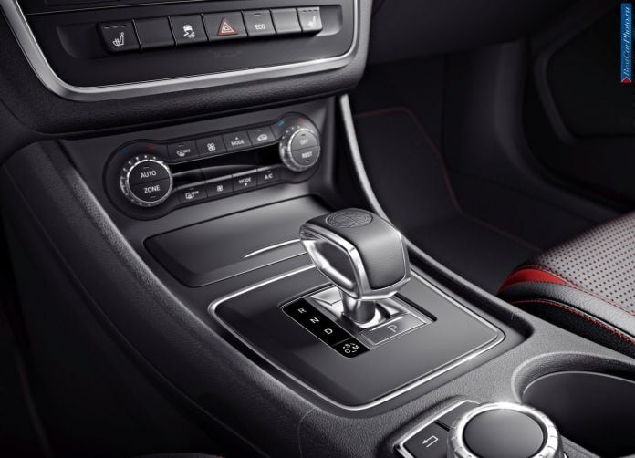 2015 Mercedes-Benz CLA 45 AMG Shooting Brake - фотография 44 из 62 2015 Mercedes-Benz CLA 45 AMG Shooting Brake - фотография 44 из 62