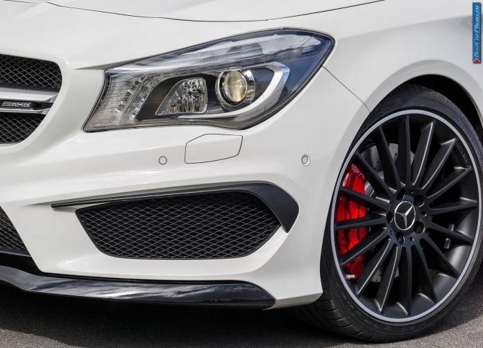 2015 Mercedes-Benz CLA 45 AMG Shooting Brake - фотография 47 из 62 2015 Mercedes-Benz CLA 45 AMG Shooting Brake - фотография 47 из 62