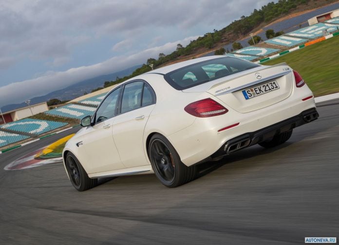 2017 Mercedes-Benz E63 AMG - фотография 128 из 230