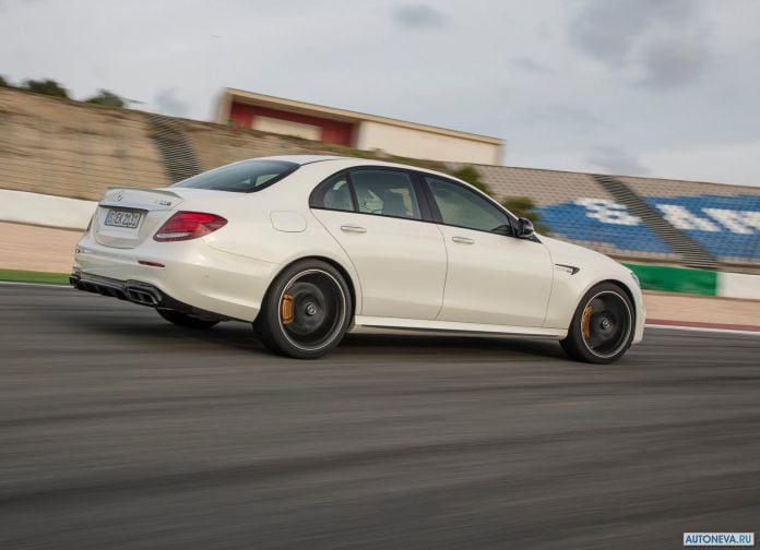 2017 Mercedes-Benz E63 AMG - фотография 130 из 230 2017 Mercedes-Benz E63 AMG - фотография 130 из 230