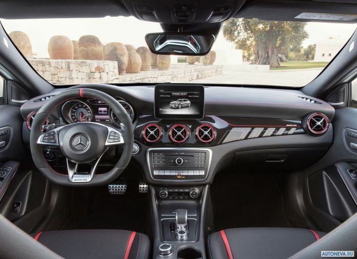 2018 Mercedes-Benz GLA45 AMG - фотография 32 из 43