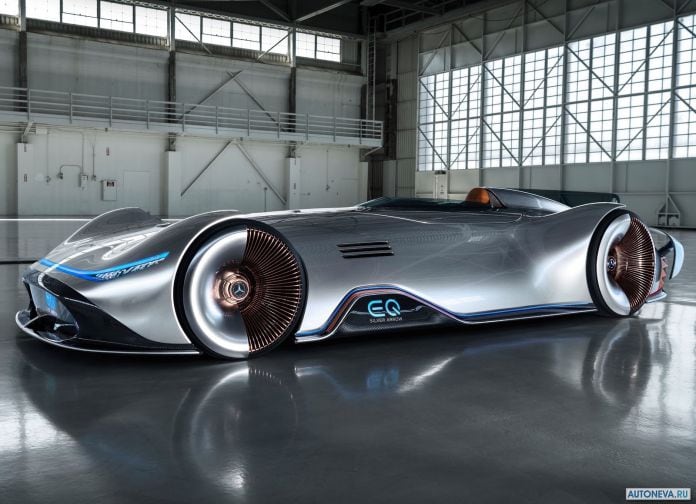 2018 Mercedes-Benz Vision EQ Silver Arrow Concept - фотография 1 из 43
