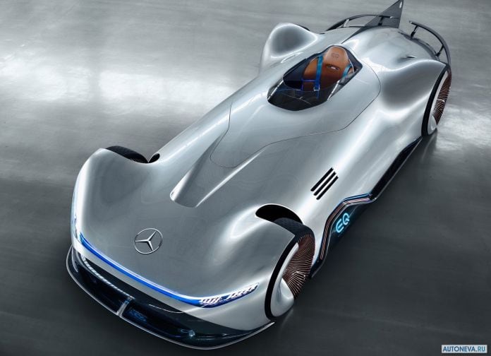 2018 Mercedes-Benz Vision EQ Silver Arrow Concept - фотография 3 из 43