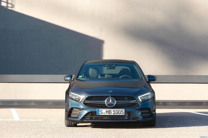 2020 Mercedes-Benz A35 4MATIC - фотография 2 из 25 2020 Mercedes-Benz A35 4MATIC - фотография 2 из 25
