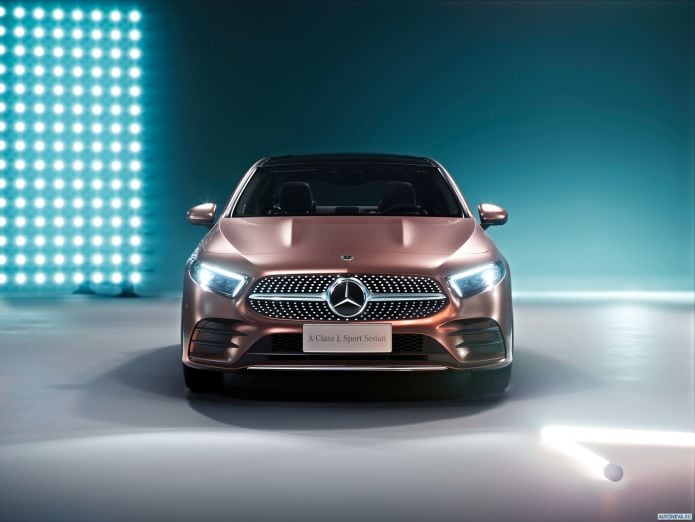 2019 Mercedes-Benz A-class L Sedan CN version - фотография 2 из 15 2019 Mercedes-Benz A-class L Sedan CN version - фотография 2 из 15