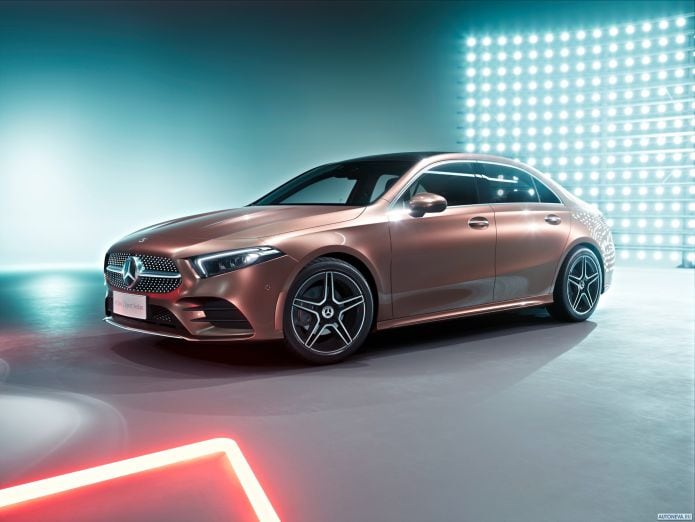 2019 Mercedes-Benz A-class L Sedan CN version - фотография 3 из 15