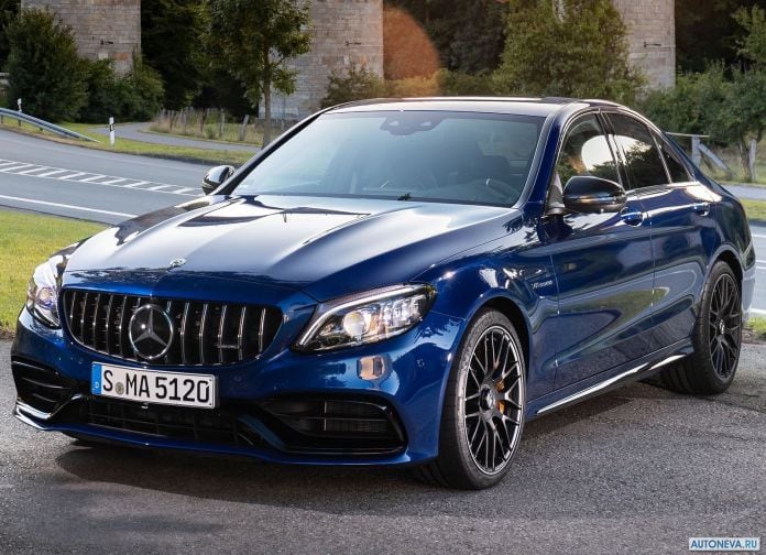 2019 Mercedes-Benz C63 S AMG Sedan - фотография 2 из 35