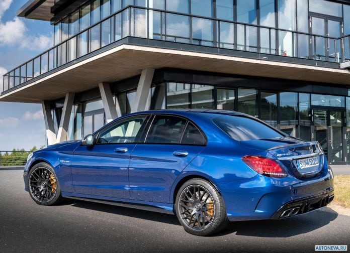 2019 Mercedes-Benz C63 S AMG Sedan - фотография 12 из 35
