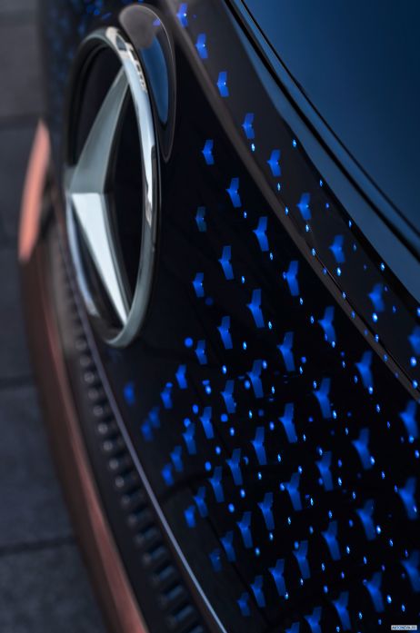 2019 Mercedes-Benz Vision EQC Concept - фотография 40 из 40 2019 Mercedes-Benz Vision EQC Concept - фотография 40 из 40