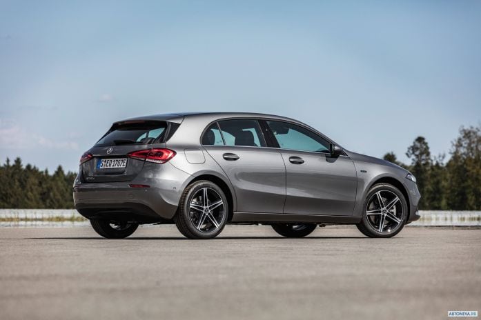 2020 Mercedes-Benz A-class e250 Hatchback - фотография 6 из 20