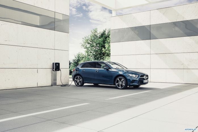 2020 Mercedes-Benz A-class e250 Hatchback - фотография 8 из 20