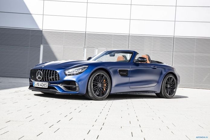 2020 Mercedes-Benz AMG-GT C Roadster - фотография 2 из 40
