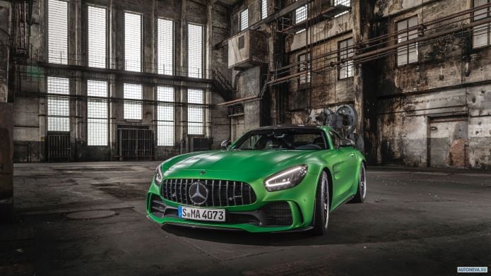 2020 Mercedes-Benz AMG-GT R - фотография 2 из 40
