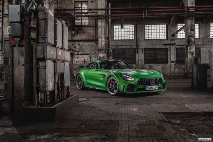 2020 Mercedes-Benz AMG-GT R - фотография 7 из 40
