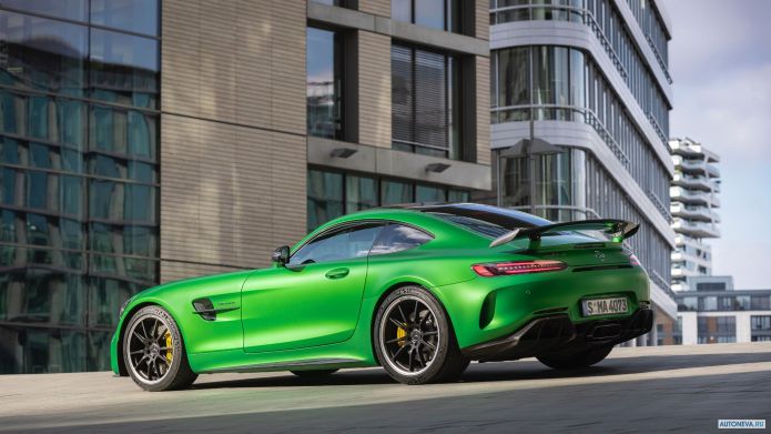 2020 Mercedes-Benz AMG-GT R - фотография 12 из 40