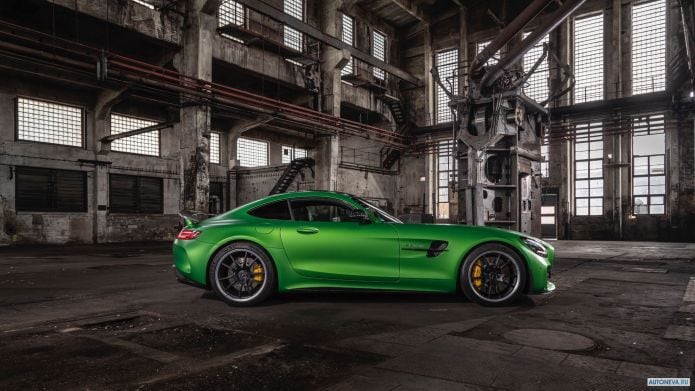 2020 Mercedes-Benz AMG-GT R - фотография 20 из 40