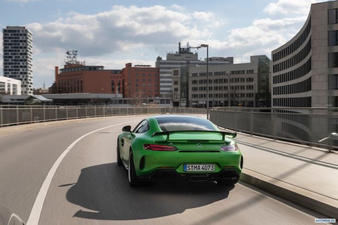 2020 Mercedes-Benz AMG-GT R - фотография 23 из 40