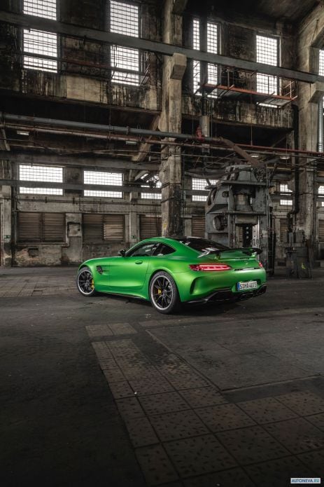 2020 Mercedes-Benz AMG-GT R - фотография 26 из 40