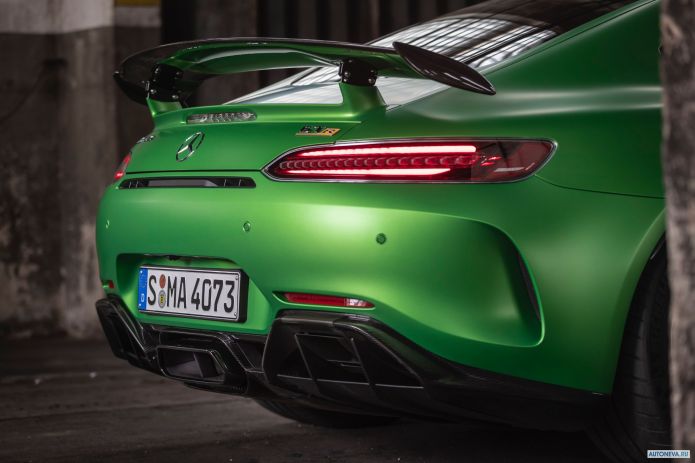 2020 Mercedes-Benz AMG-GT R - фотография 36 из 40