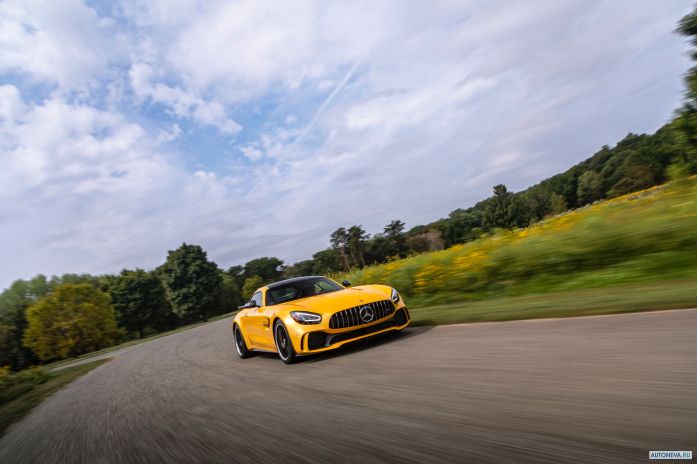 2020 Mercedes-Benz AMG-GT R NA - фотография 3 из 40