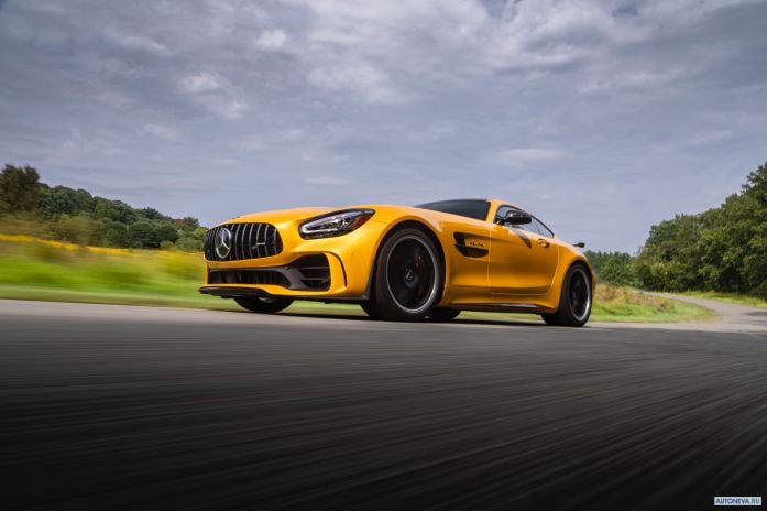 2020 Mercedes-Benz AMG-GT R NA - фотография 11 из 40