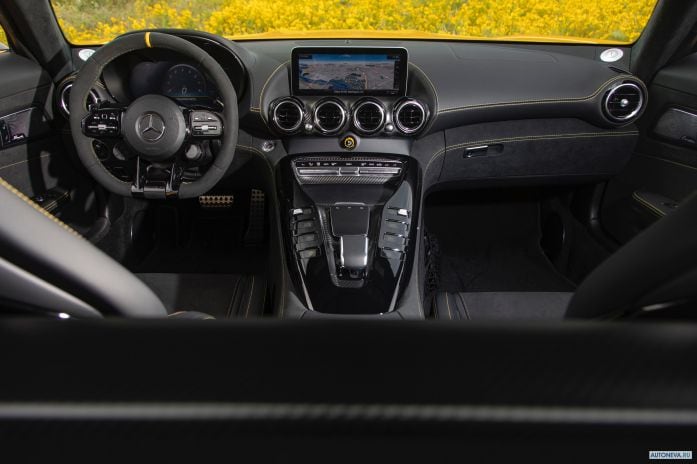 2020 Mercedes-Benz AMG-GT R NA - фотография 25 из 40