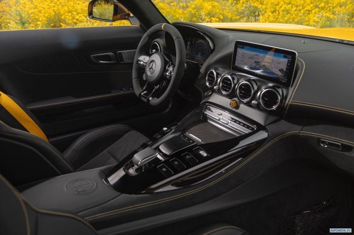 2020 Mercedes-Benz AMG-GT R NA - фотография 28 из 40 2020 Mercedes-Benz AMG-GT R NA - фотография 28 из 40