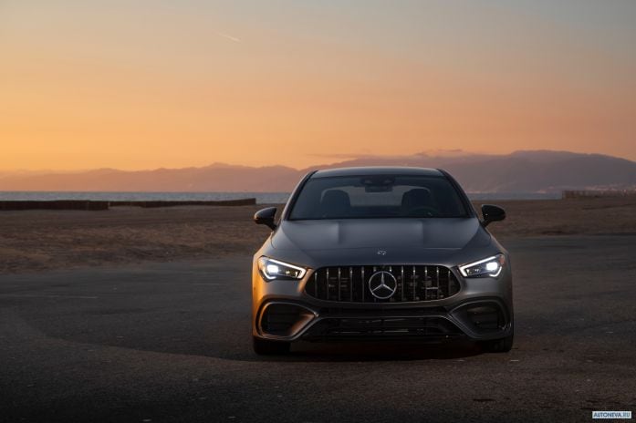 2020 Mercedes-Benz CLA45 4MATIC+ - фотография 2 из 40