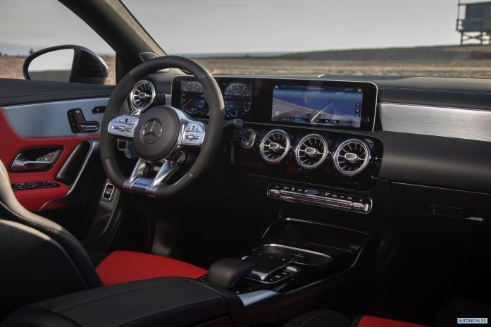 2020 Mercedes-Benz CLA45 4MATIC+ - фотография 22 из 40 2020 Mercedes-Benz CLA45 4MATIC+ - фотография 22 из 40