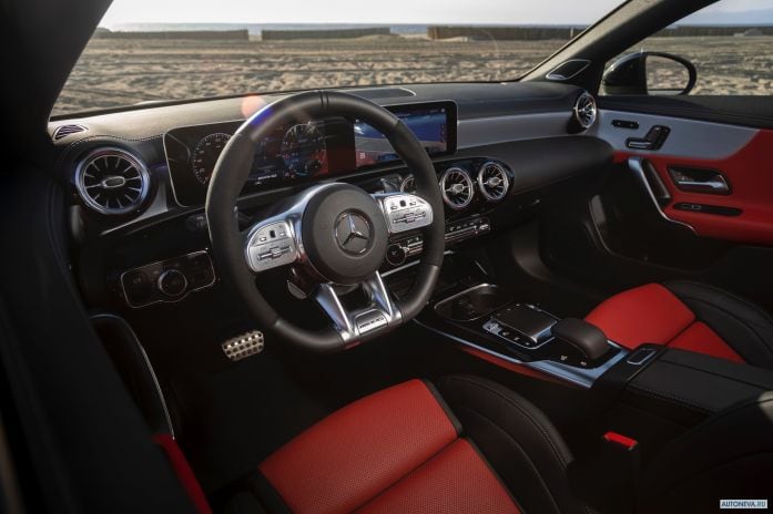2020 Mercedes-Benz CLA45 4MATIC+ - фотография 26 из 40 2020 Mercedes-Benz CLA45 4MATIC+ - фотография 26 из 40