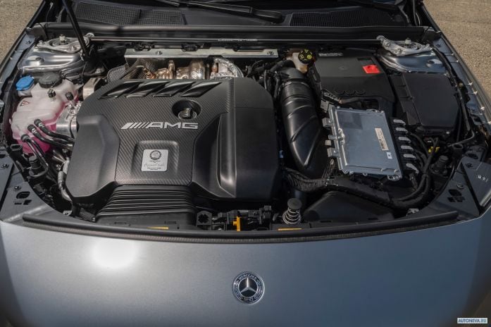 2020 Mercedes-Benz CLA45 4MATIC+ - фотография 30 из 40 2020 Mercedes-Benz CLA45 4MATIC+ - фотография 30 из 40